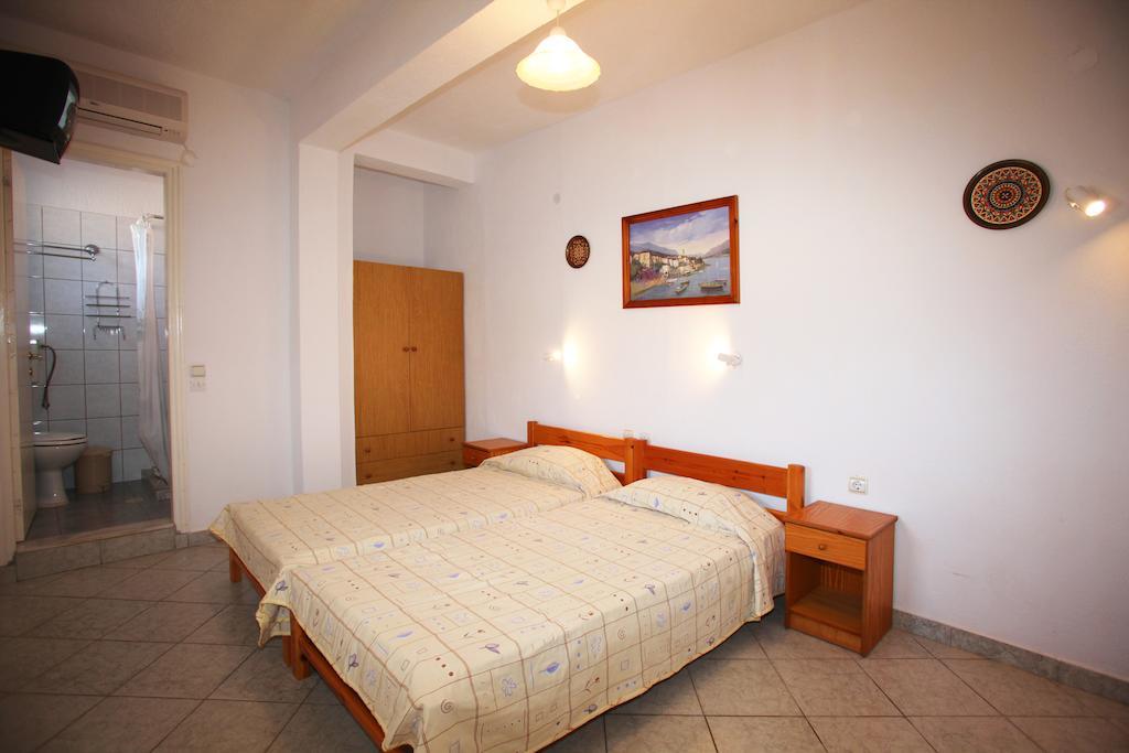 Alexandros Rooms & Studios Skopelos Town Quarto foto