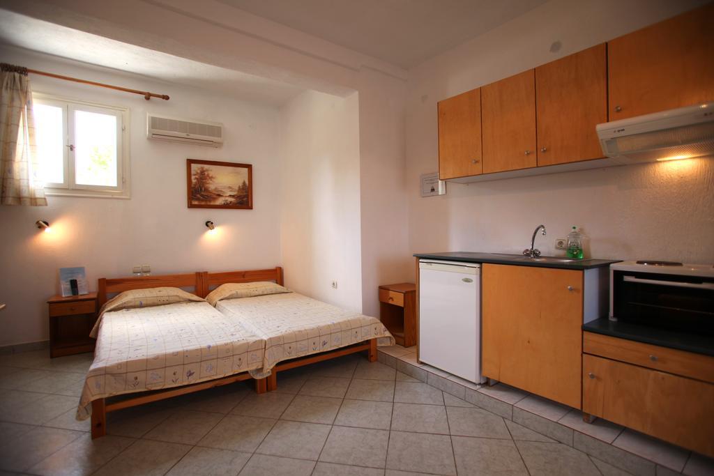Alexandros Rooms & Studios Skopelos Town Quarto foto